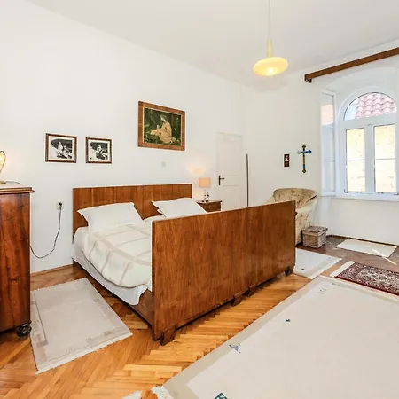 Awesome In With Wifi Holiday home